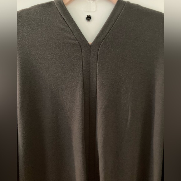 Zenana V-Neck Poncho Top Women’s Plus Size 1X Charcoal Grey - Picture 13 of 13